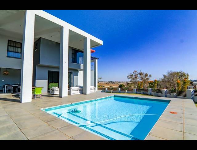 5 BEDROOM HOUSE FOR SALE IN COPPERLEAF ESTATE